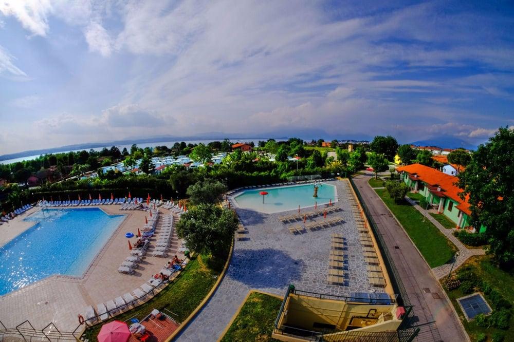 The Garda Village Sirmione Bagian luar foto