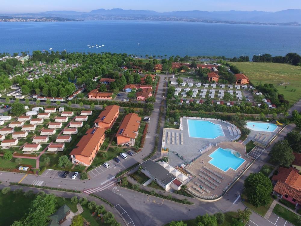 The Garda Village Sirmione Bagian luar foto