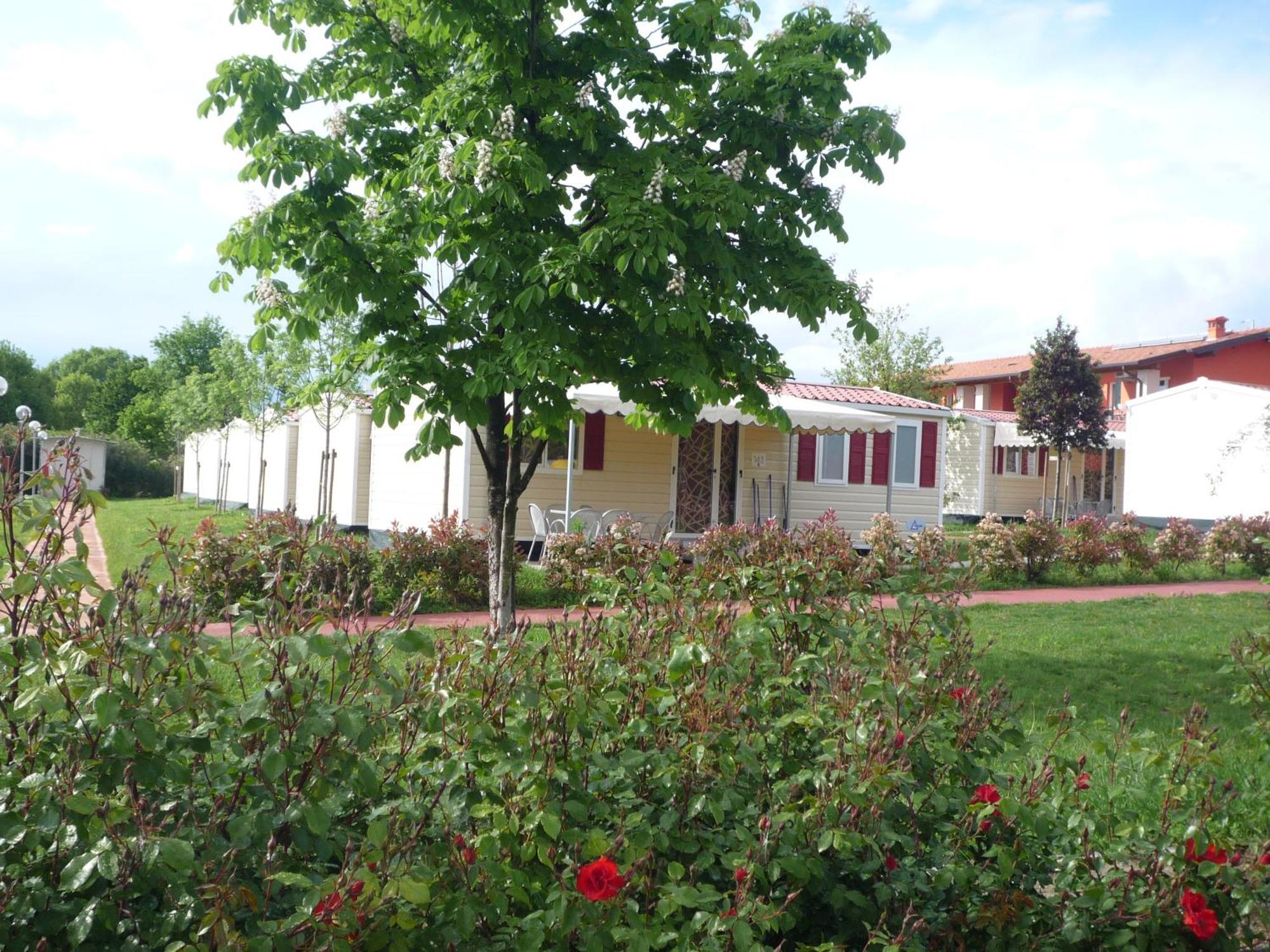 The Garda Village Sirmione Bagian luar foto