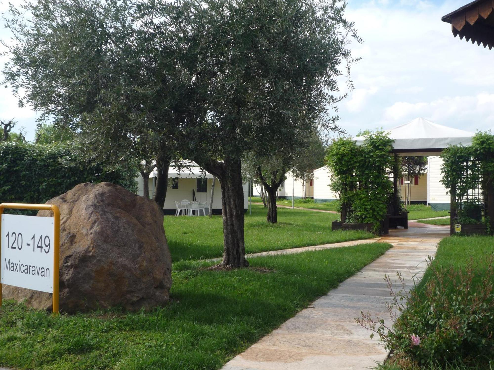 The Garda Village Sirmione Bagian luar foto