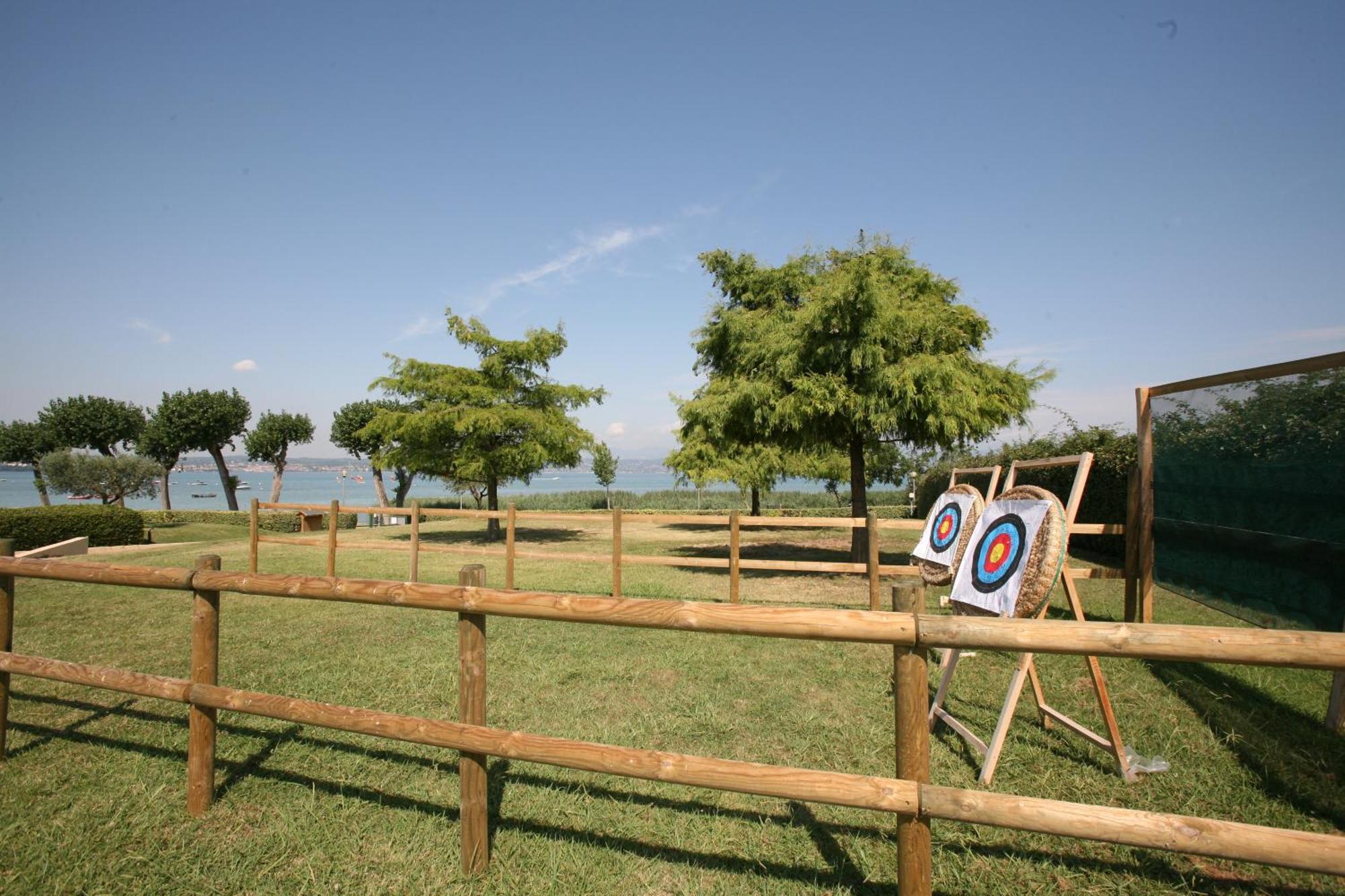 The Garda Village Sirmione Bagian luar foto