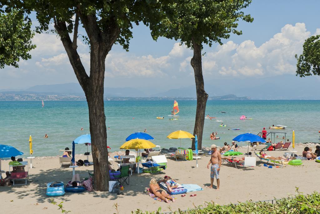 The Garda Village Sirmione Bagian luar foto