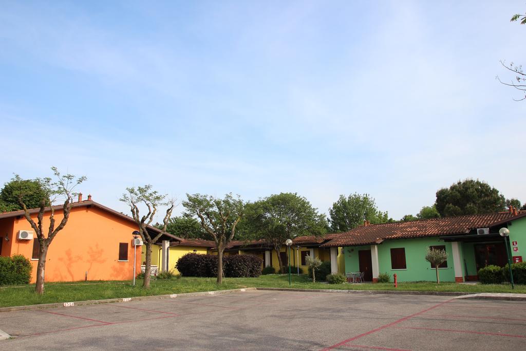 The Garda Village Sirmione Bagian luar foto