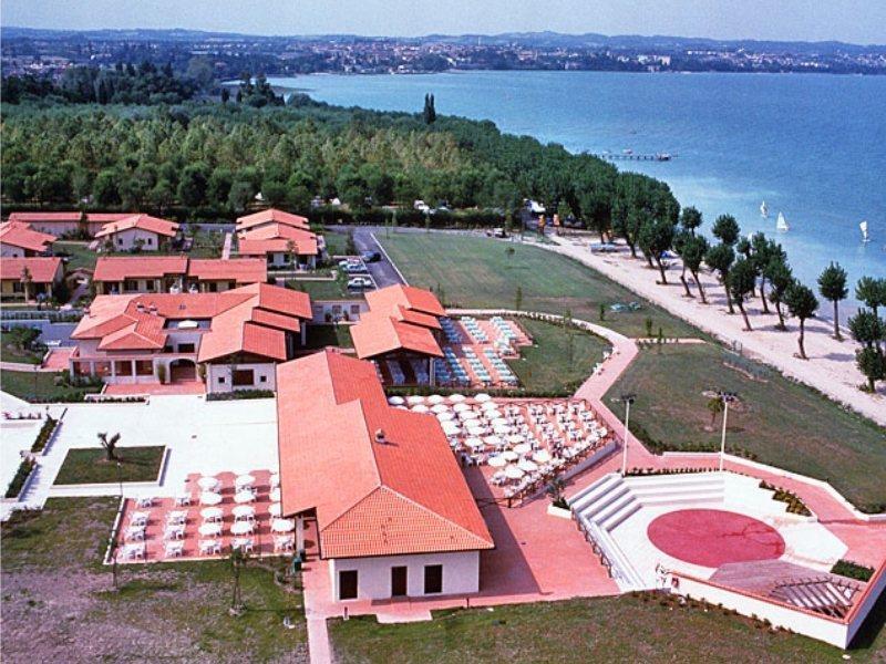 The Garda Village Sirmione Bagian luar foto