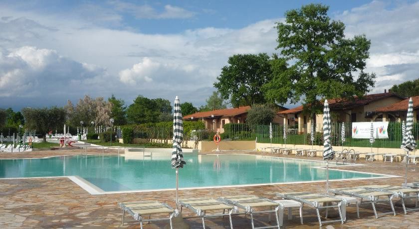 The Garda Village Sirmione Bagian luar foto