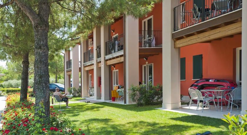 The Garda Village Sirmione Bagian luar foto