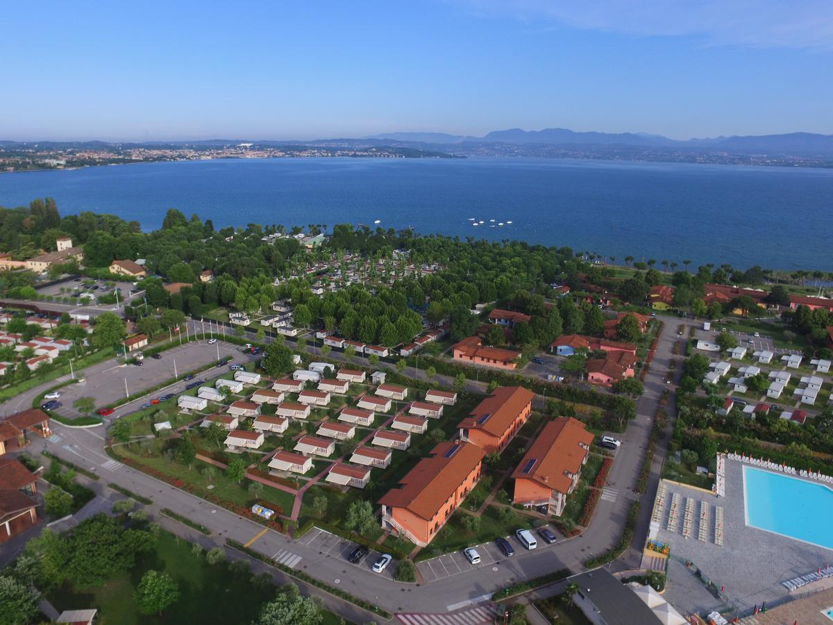 The Garda Village Sirmione Bagian luar foto