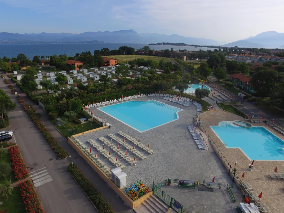 The Garda Village Sirmione Bagian luar foto