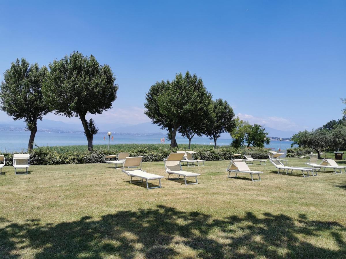 The Garda Village Sirmione Bagian luar foto